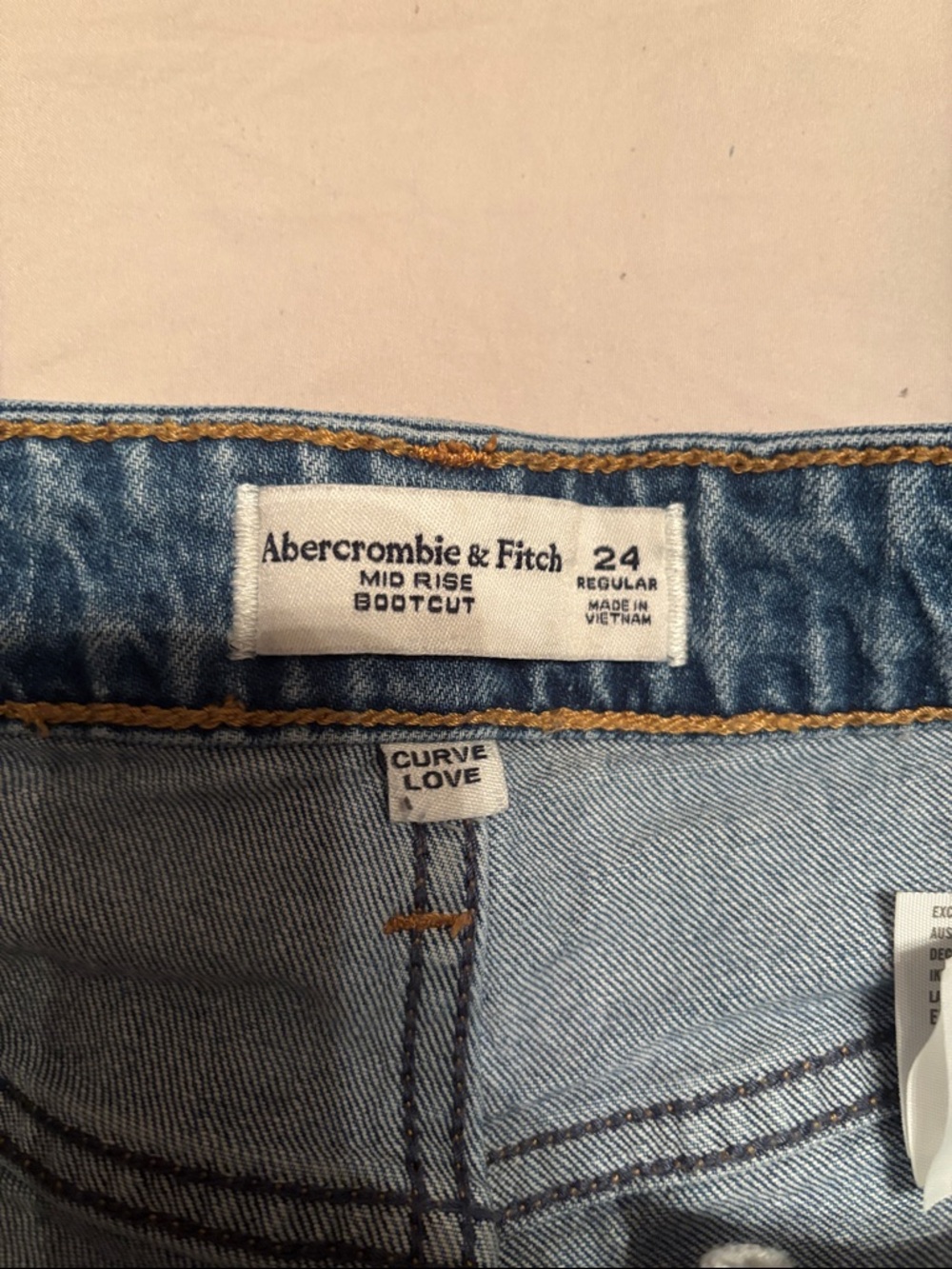 Abercrombie & Fitch Women’s Straight Leg Jeans in Light Blue - Picture 2 of 3